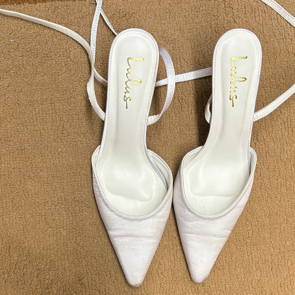 Lulu's White Pointed-Toe Mules